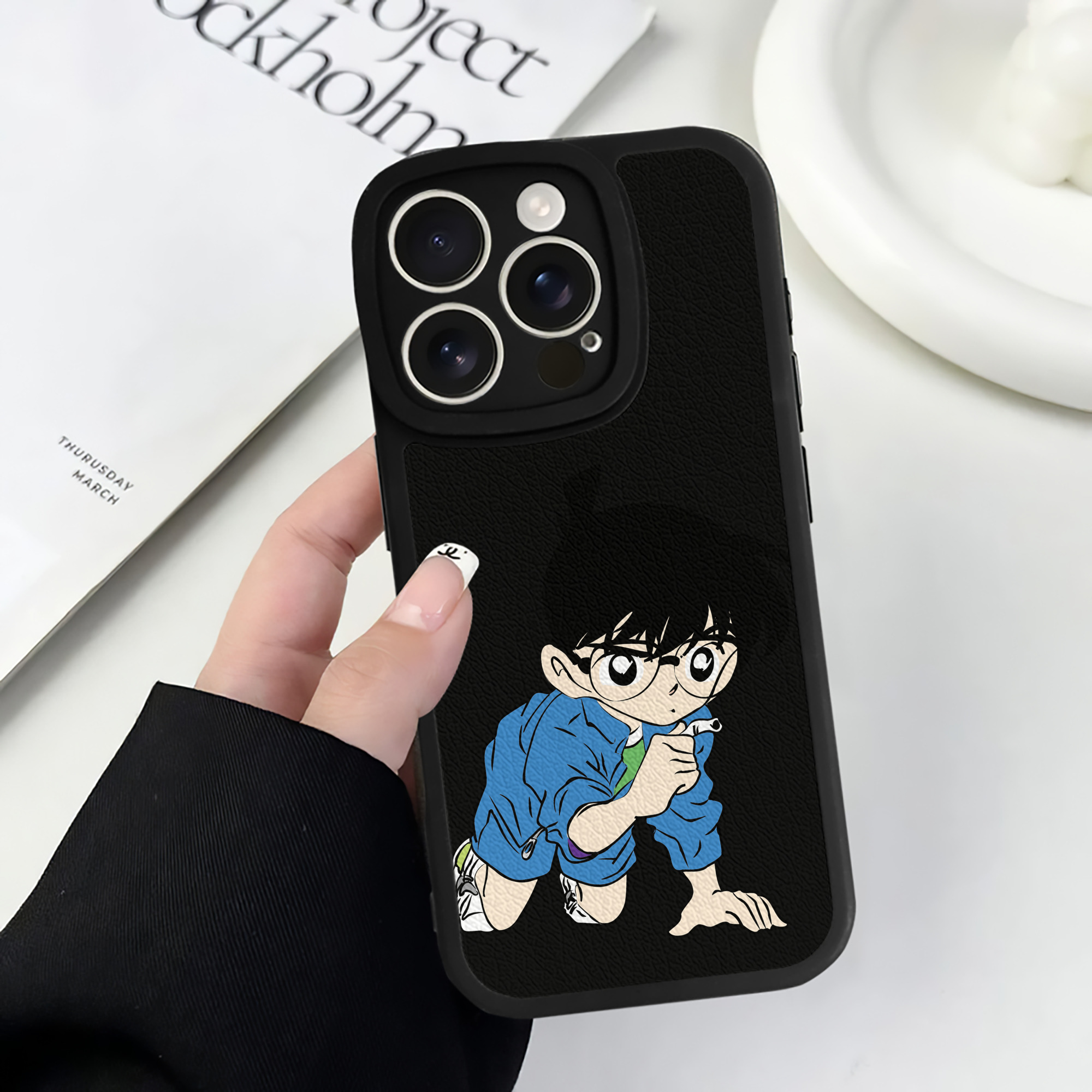 （画像用） 名探偵コナン 江戸川 コナン Detective Conan Conan Edogawa 【iPhone 16シリーズ対応】シリコンスマホケース（レザー調） 材質：シリコン
